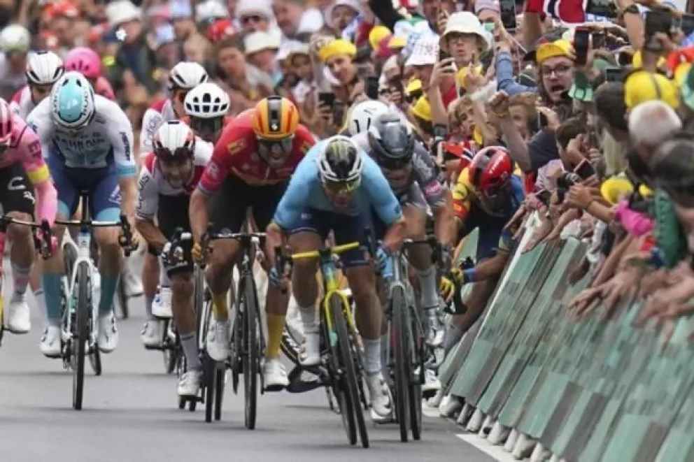 Tour de Francia, ciclistas en una etapa de la competencia 
