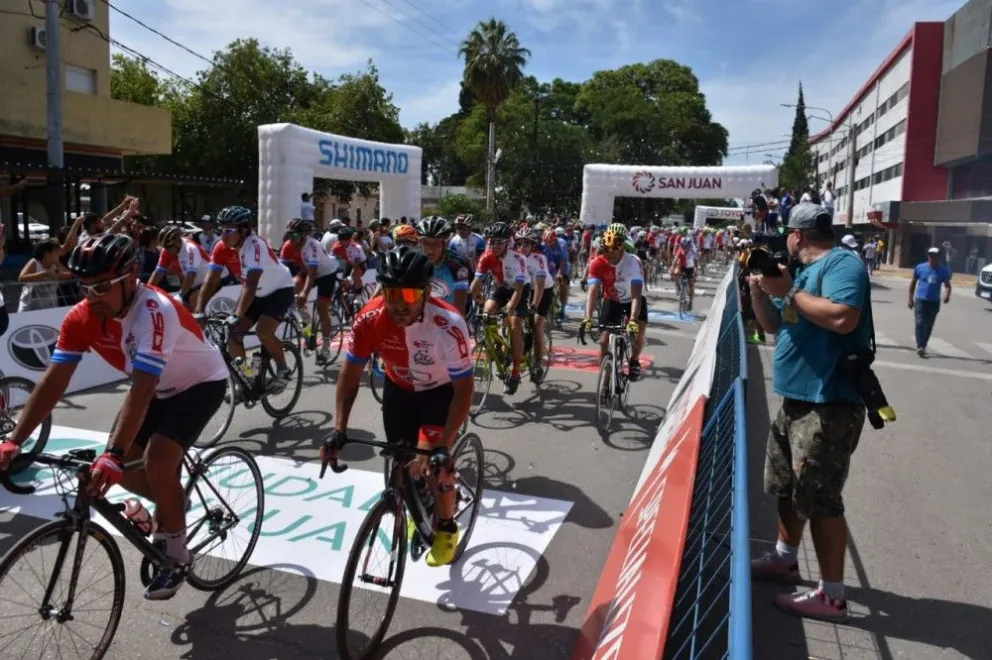 Antecedente. En el 2019, desde el Aldo Cantoni, se realizó la primera Gran Fondo en la provincia, en la jornada de descanso de esa edición de la Vuelta a San Juan. Hubo 600 participantes.