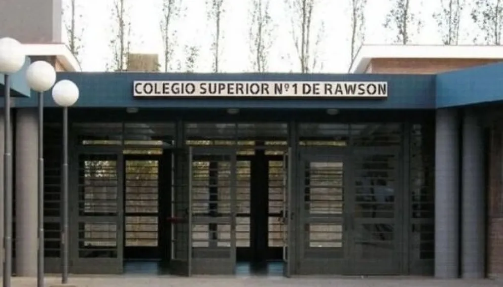 Revuelo en una escuela de Rawson: una docente golpeó a un alumno que, según dijo, le tocó la cola