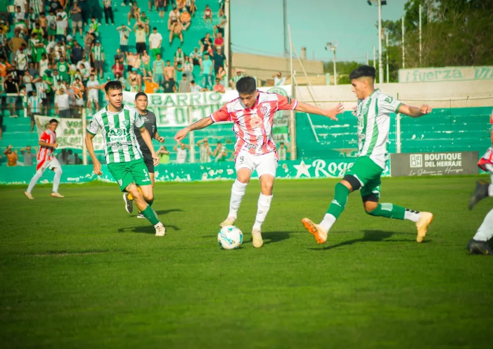 Ganador. Desamparados se impuso en el debut a Rivadavia por 2-0 y el sábado se topará ante Colón, donde podrá contar con el aliento de sus simpatizantes.