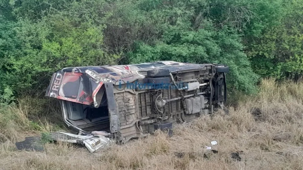 Fuerte choque entre una combi que llevaba al Grupo Red contra una que transportaba al Grupo Green