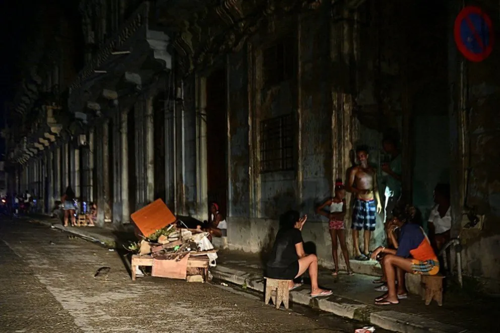 Histórico apagón en Cuba: aparte de luz, advierten que "casi nadie tiene agua"