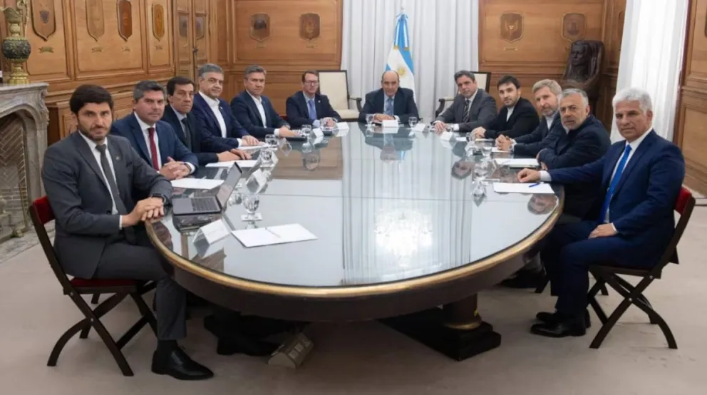 Milei se encontrará con gobernadores de Juntos por el Cambio para discutir el Presupuesto 2025.