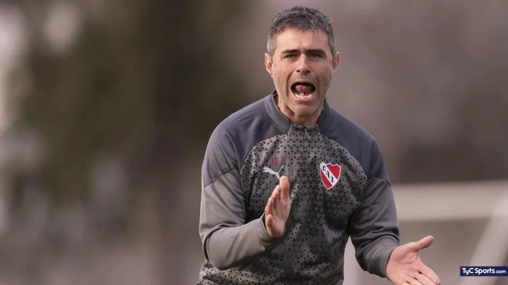 Directo. El DT de Independiente, Julio Vaccari, tomó una drástica decisión con dos players.