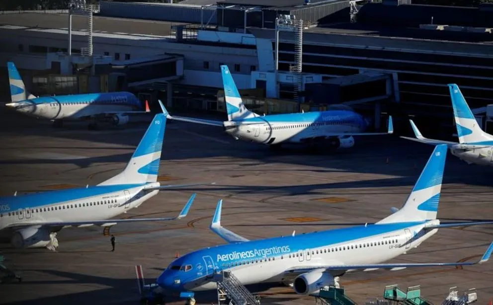 Aerolíneas Argentinas y gremios tendrán un reunión clave tras la amenaza de cierre por parte del Gobierno
