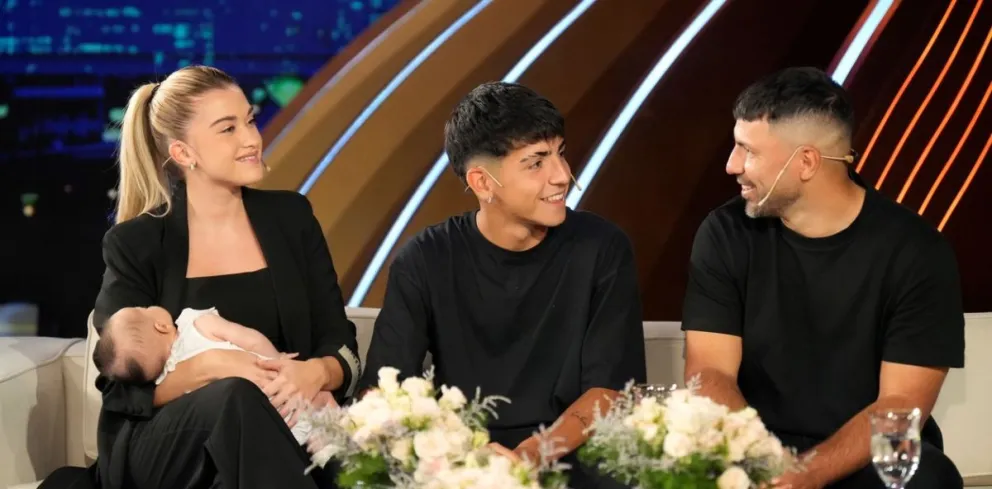 "El Kun" Agüero junto a su pareja y dos hijos 