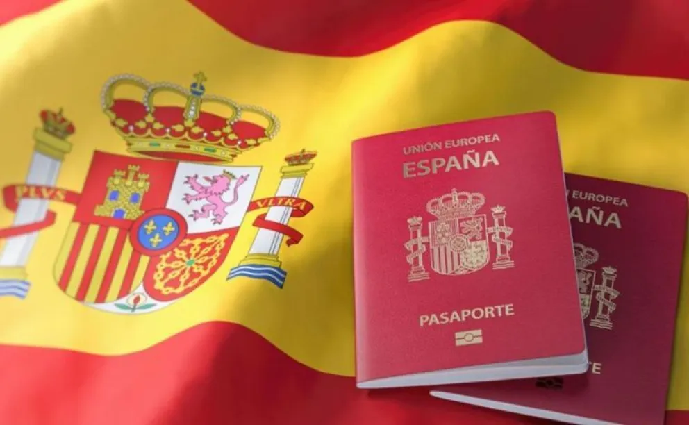 Ante los miles de expedientes abiertos, el Gobierno de ese país dispuso que se considera válida la fecha de presentación de la solicitud hasta octubre de 2025, más allá de que la respuesta y citación del consulado llegue después. 
