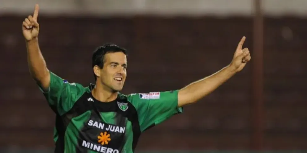 Dos. Fueron las temporadas que estuvo Sebastián Brusco, vistiendo la camiseta de San Martín, donde marcó goles clave de penal y tiro libre.