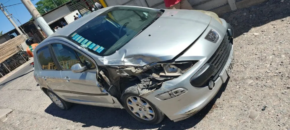 Dos mujeres fueron embestidas luego de un choque en Rivadavia 