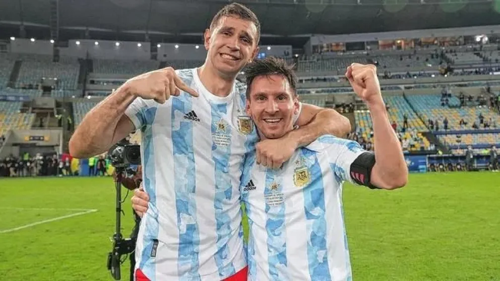 La Selección Argentina se mide ante Paraguay con Messi y Dibu Martínez de titulares en las Eliminatorias. 