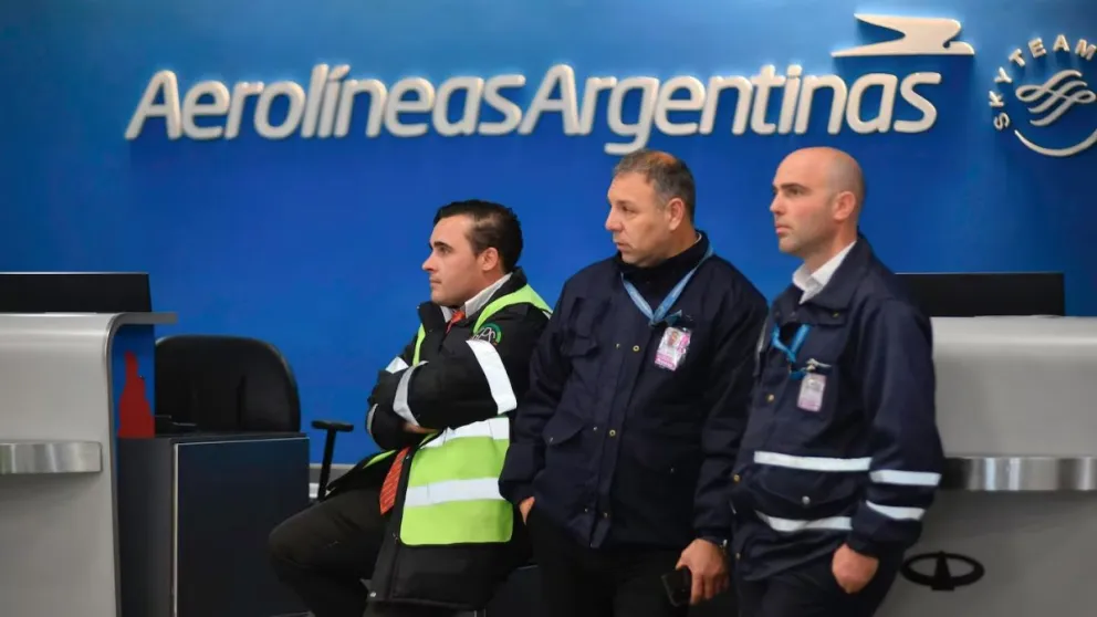 Gremios aeronáuticos votaron el acuerdo salarial con Aerolíneas Argentinas en tres asambleas decisivas. 