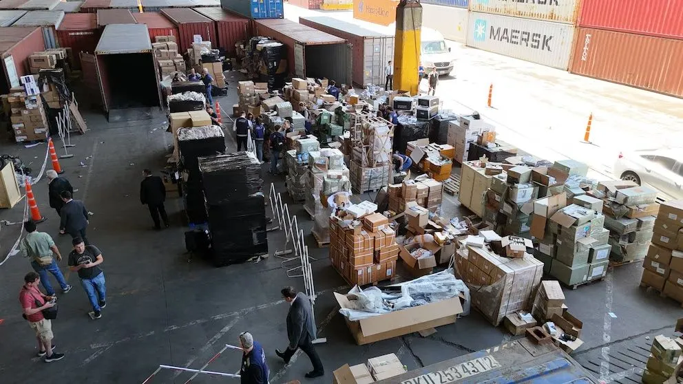 La nueva Aduana incautó en Ezeiza mercadería ilegal valuada en $600 millones: relojes, zapatillas y bijouterie