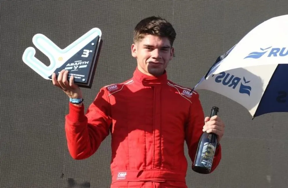 Joaquín Naranjo brilló en Concordia y se acercó al subcampeonato de la Copa Abarth Argentina. 