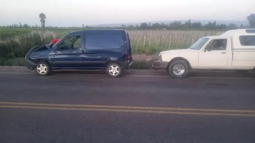 Dos camionetas y un utilitario protagonizaron un choque en cadena en 25 de Mayo