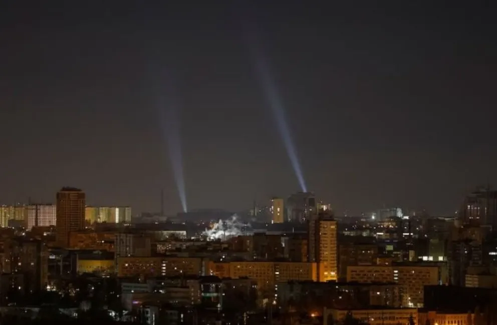 Cohetes rusos apuntaron a la capital de Ucrania horas después de que Estados Unidos cerrara su embajada allí y advirtiera de bombardeos inminentes de Putin.