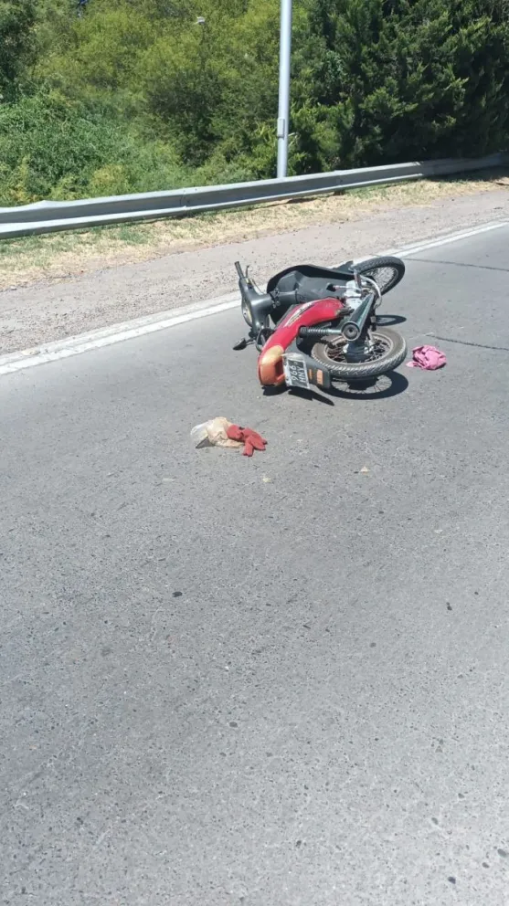 Una mala maniobra de una automovilista provocó un accidente y una motociclista resultó herida. 