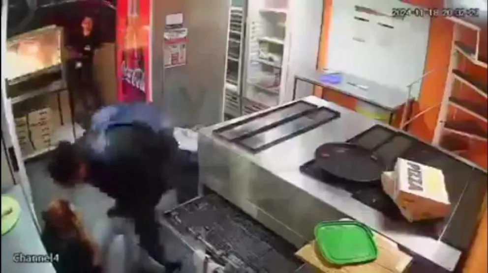 El ataque quedó grabado. 