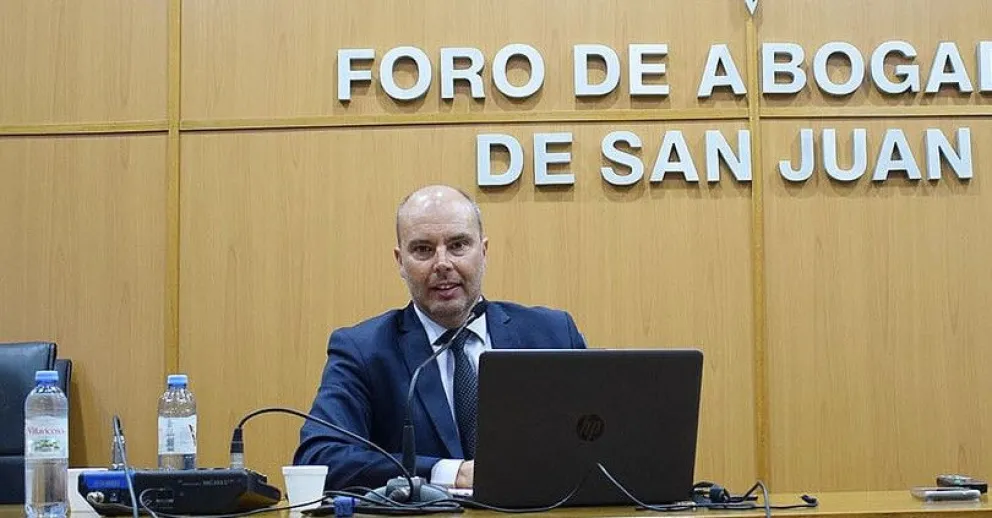 Planteo. El abogado Roy Kirby, apoderado de la lista que tiene el aval de profesionales peronistas, hizo la presentación ante la Junta Electoral. Kirby fue candidato a vicepresidente del Foro.