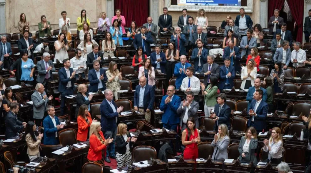 La tensión política crece en el Congreso: la oposición desafía el canje de deuda y el oficialismo acelera el Presupuesto. 