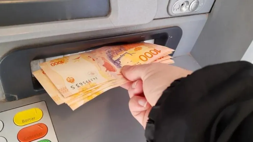 El Gobierno anunció un aumento salarial para empleados públicos en diciembre. 