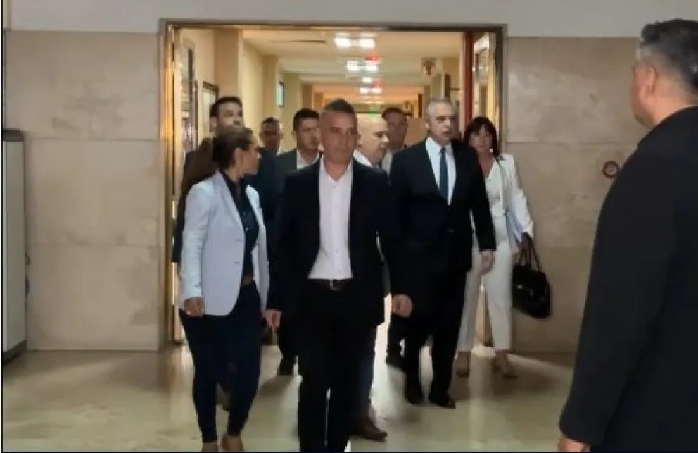Alberto Fernández en otra de sus presencias en Comodoro Py por sus causas judiciales.