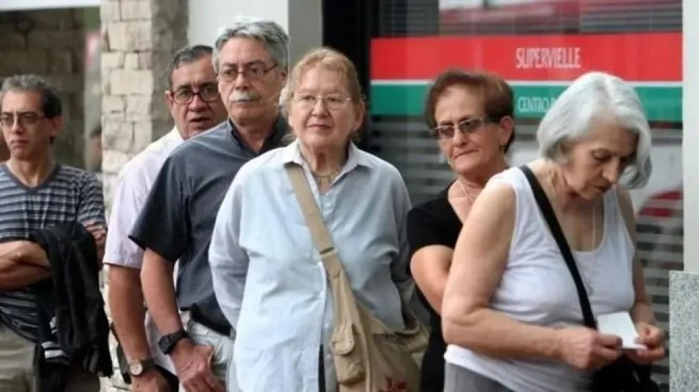 El Gobierno lanzó un bono de $70.000 para jubilados y pensionados de bajos ingresos. 