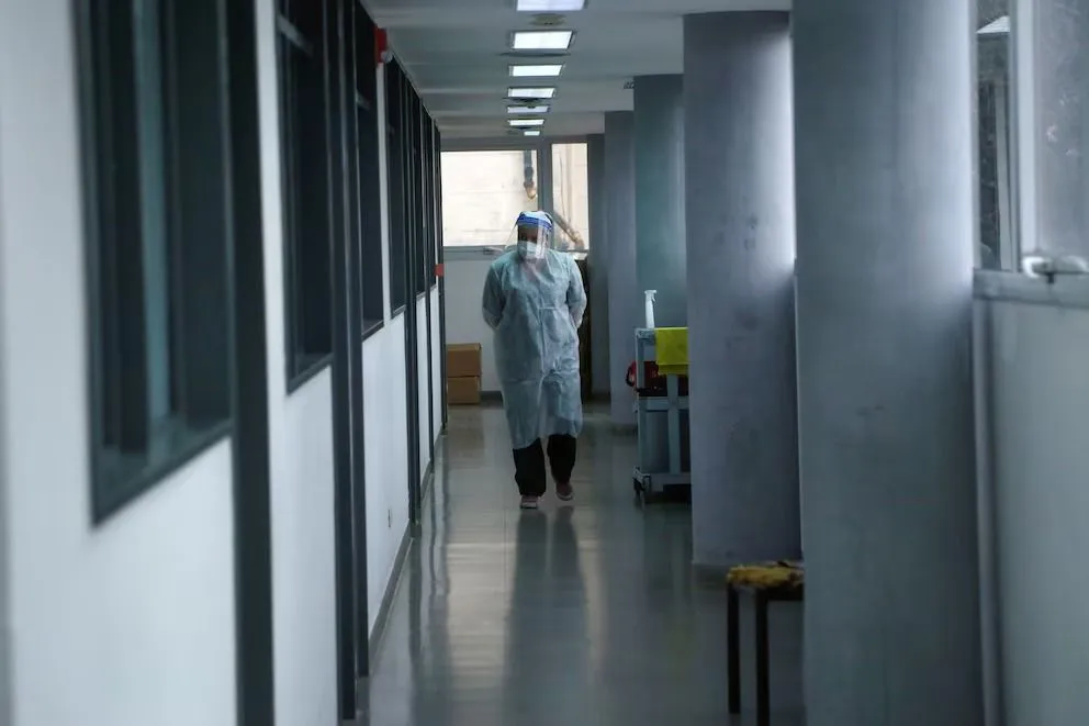 ¿Cómo se aplicarán los aranceles para extranjeros no residentes en salud y educación?. 