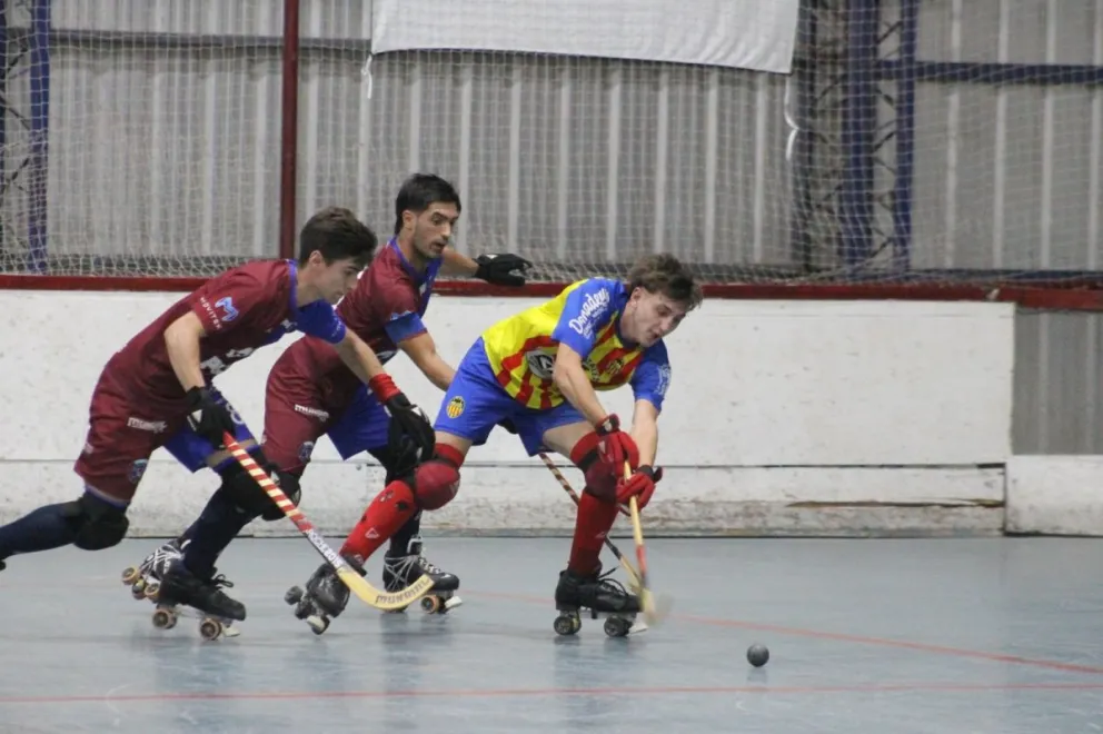 Los visitantes sacaron ventaja en las semifinales de la Superliga Masculina (foto gentileza Sobre Patines)