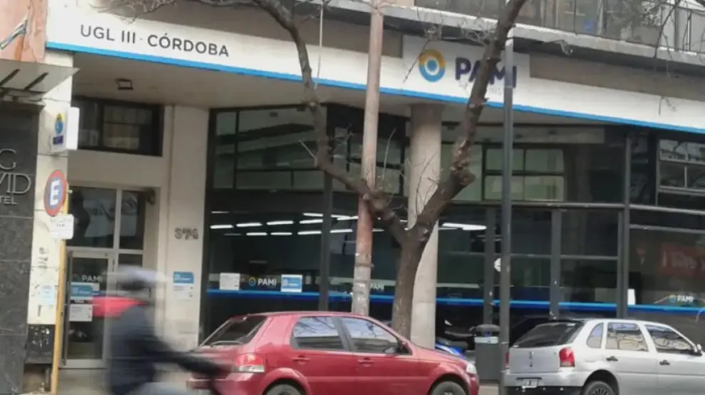 Un jubilado se roció con nafta mientras gestionaba un trámite en la sede local del Pami para pedir la entrega de medicamentos