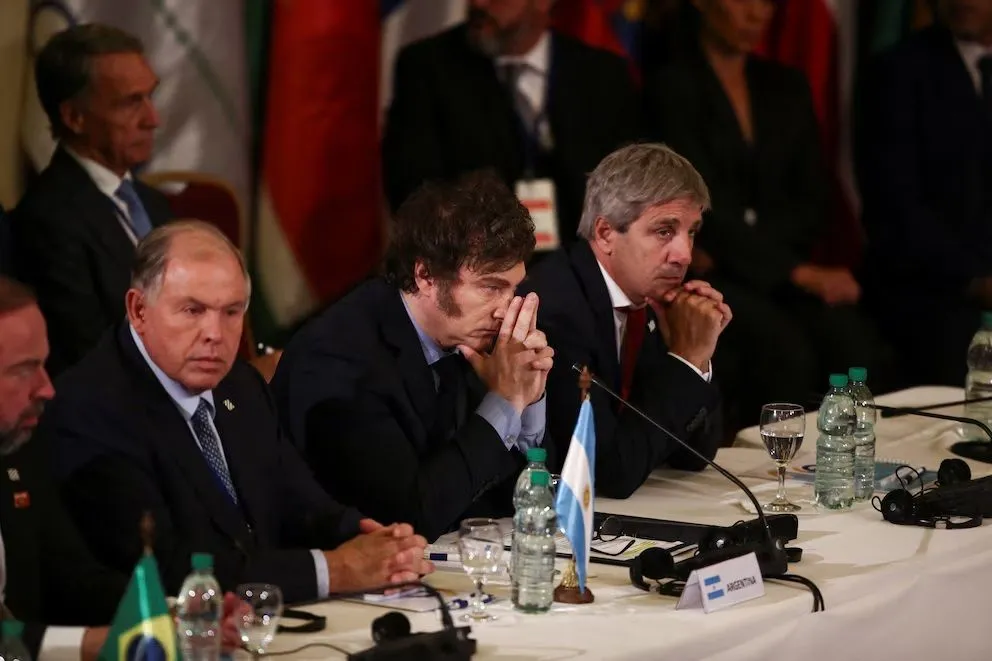 "El Mercosur ha sido un escollo para los argentinos": el duro discurso de Milei ante los presidentes de la región