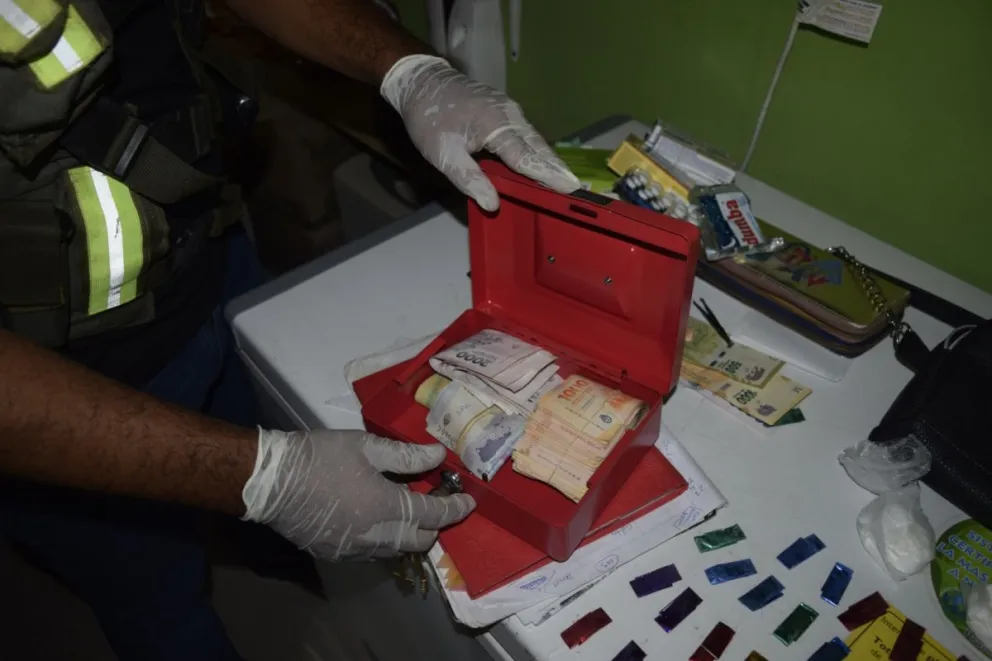 Tras varios allanamientos en la provincia, detuvieron a cuatro personas y secuestraron casi 100 gramos de cocaína