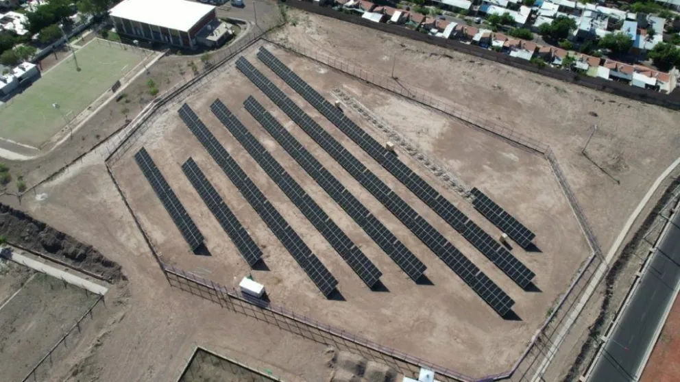 La municipalidad de Godoy Cruz, en Mendoza, cuenta con un parque solar propio.