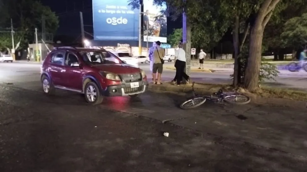 Una ciclista resultó gravemente herida en un siniestro vial ocurrido en la Avenida Libertador. 