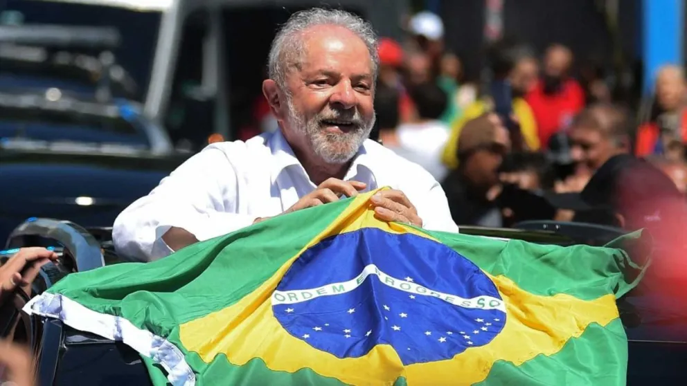 Lula da Silva se recupera tras la cirugía, está consciente y con vigilancia médica. 