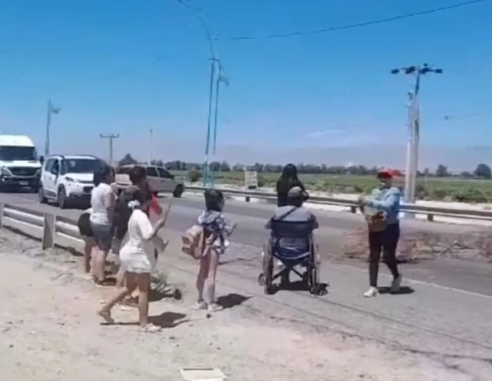 Vecinos de Albardón cortaron la Ruta 40 para pedir agua potable. 