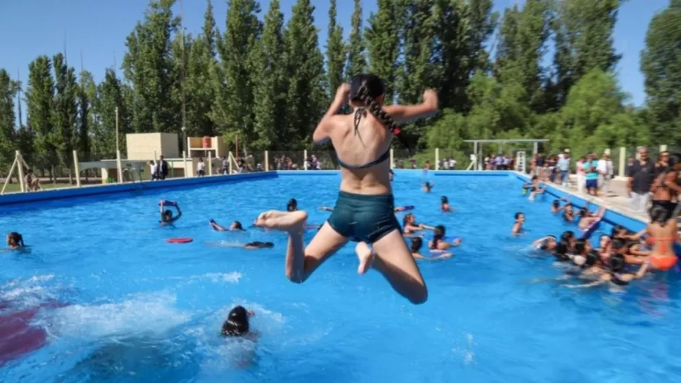 Descubrí cómo inscribirte en las colonias de verano, departamento por departamento. 