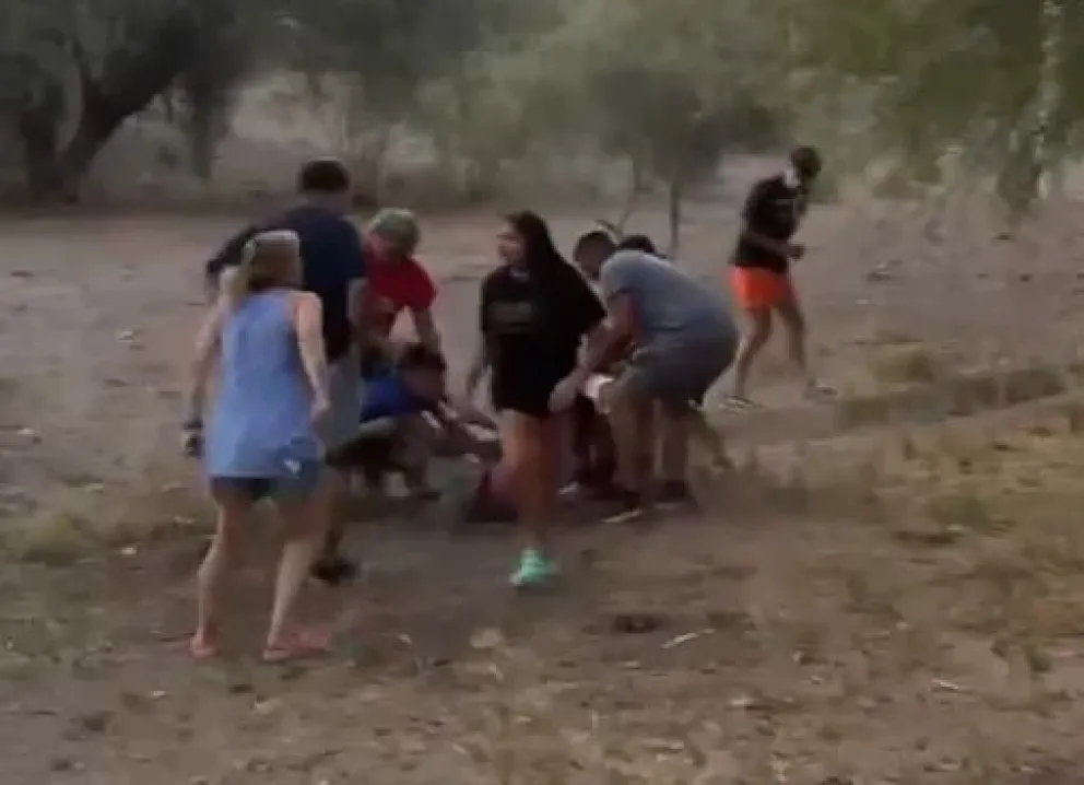 Detrás del video viral: el conflicto entre dos familias por celos sentimentales en el Dique de Ullum. 