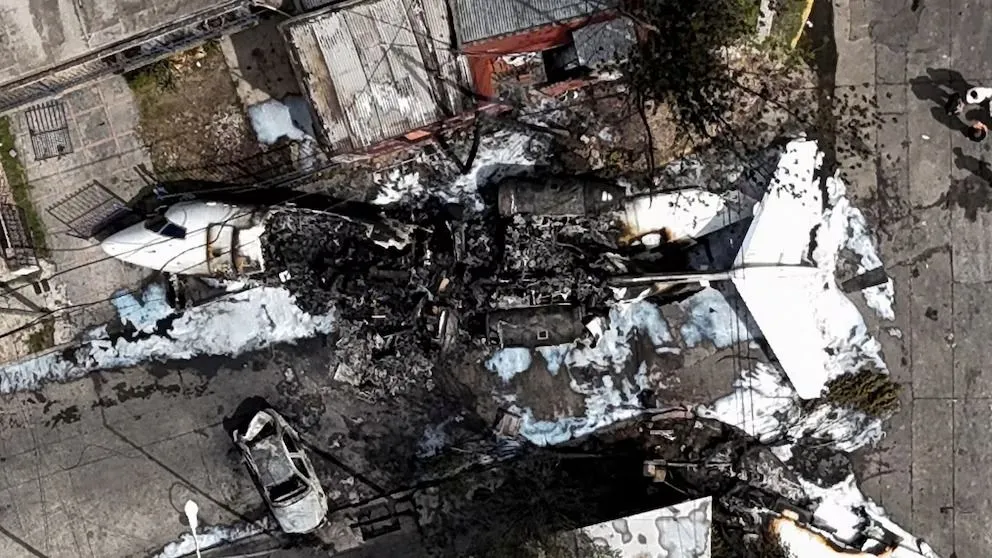 La justicia levantó los cuerpos y derrumbará la casa donde impactó el avión en San Fernando. 