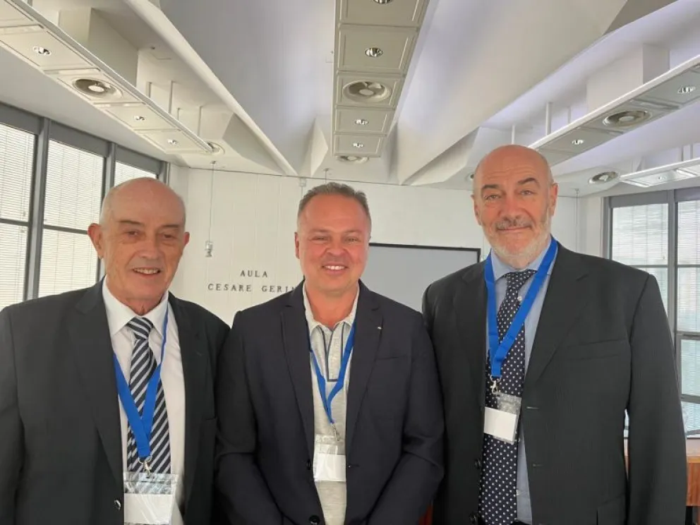 Revelación. Según Alberto Ortiz, primero desde la izquierda, los funcionarios de PAMI San Juan no pueden brindar declaraciones a los medios.