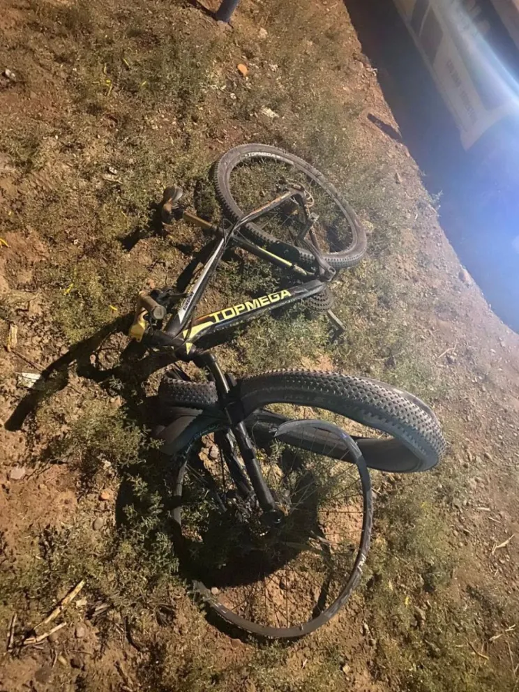 Así quedó la bicicleta tras el impacto. 