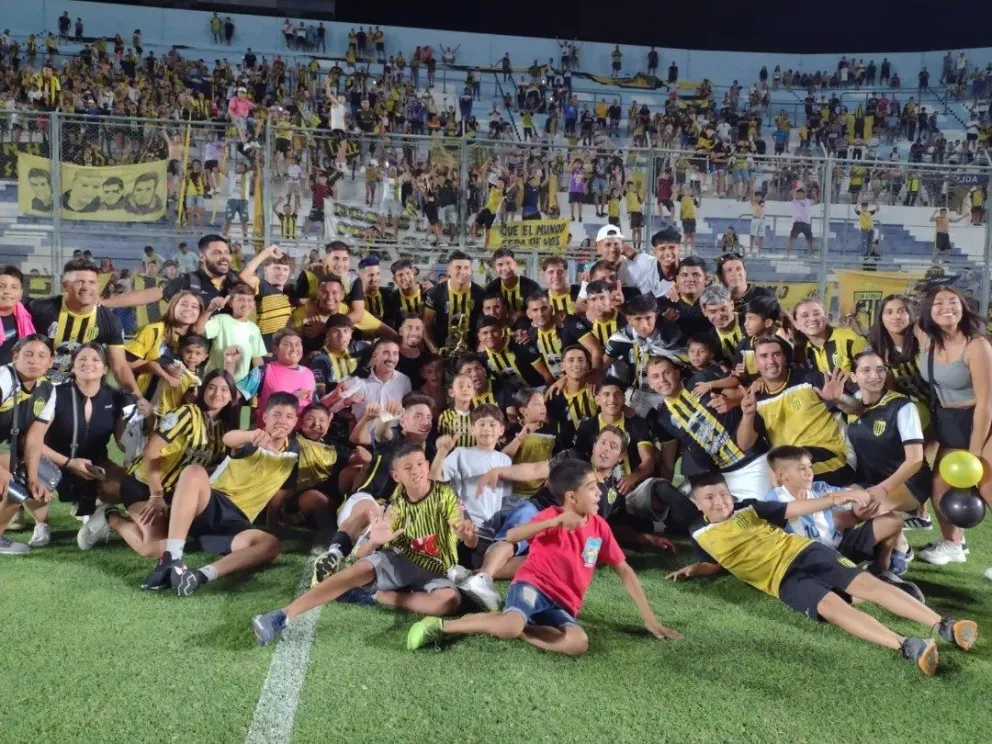 Festejo de Atenas tras la consagración del Torneo de Verano de la liga Sanjuanina de Fútbol 