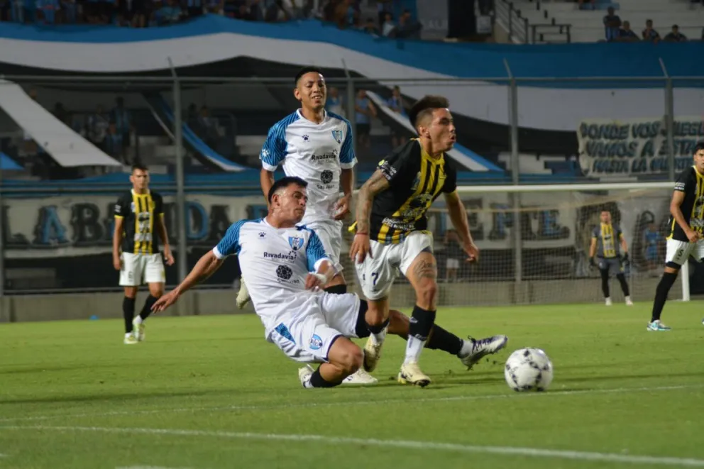Antecedente reciente. El pasado jueves, Atenas venció 2-0 a Marquesado en la final del Torneo de verano.