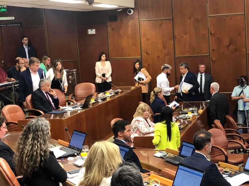 Diputados peronistas decidieron abandonar la sesión al no estar de acuerdo en un convenio por educación que firmó la provincia con una entidad de Naciones Unidas. 