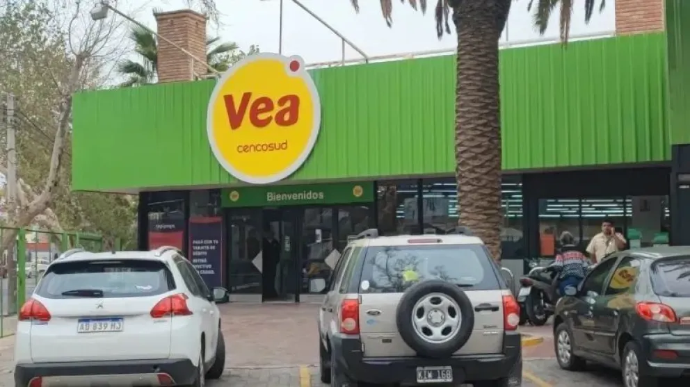 Uno de varios. Los Vea Cencosud en San Juan tendrán el desglose de impuestos que se pagan en el ticket desde hoy.