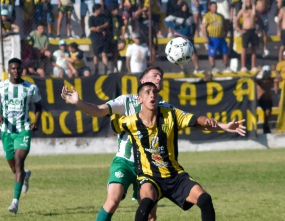 A remontar. Desamparados cayó 3-1 contra Atenas, en Pocito, y mañana está obligado a revertirlo para seguir buscando el ascenso.