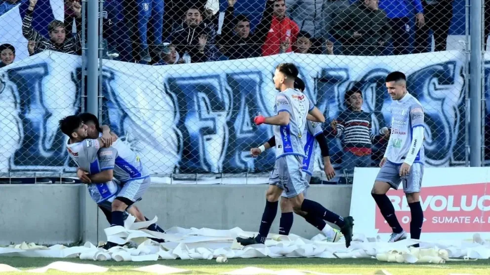 Unión vence 2-1 a Minero en un accidentado partido por el Regional Amateur.