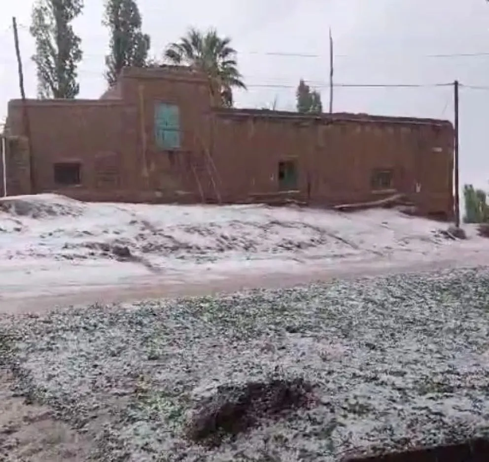 Unas 15 familias fueron asistidas en Iglesia por la caída de granizo. 