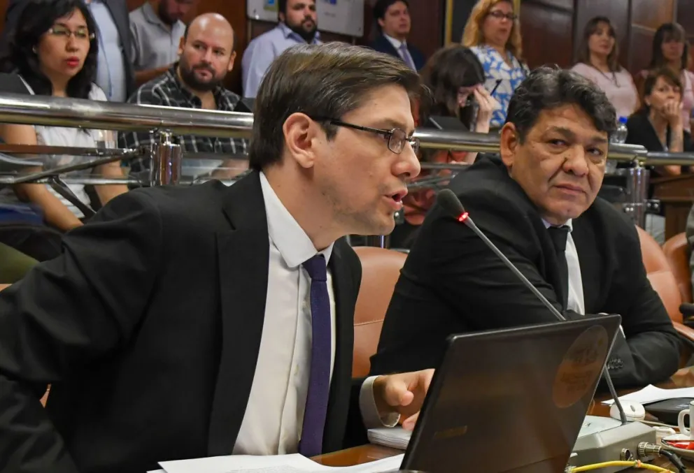 Currículum. Federico Rizo es abogado, era asesor del bloque y forma parte de los cuerpos técnicos. Es hijo de Pedro Rizo, un histórico bloquista, quien también fue diputado. Además de su familia, estuvo acompañado de varios dirigentes del partido.