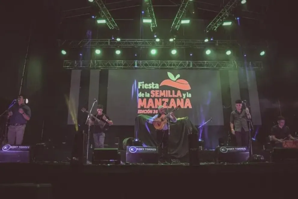 Suspendieron la segunda noche de la Fiesta Provincial de la Semilla y la Manzana por mal tiempo. 