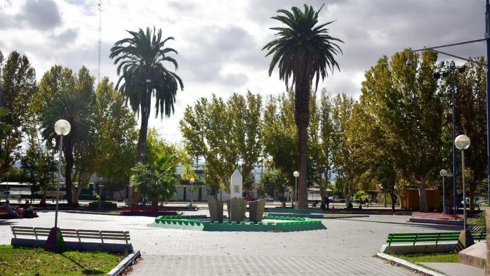 Epicentro. En la plaza departamental de Caucete se juntarán los manifestantes, desde las 20 horas del martes, para reclamar justicia por Lola.
